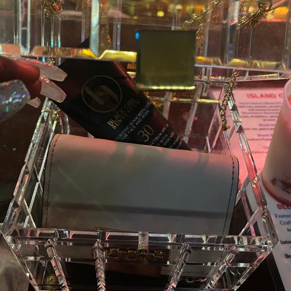 Meet your Posher, Tiff - Picture 1 of 1